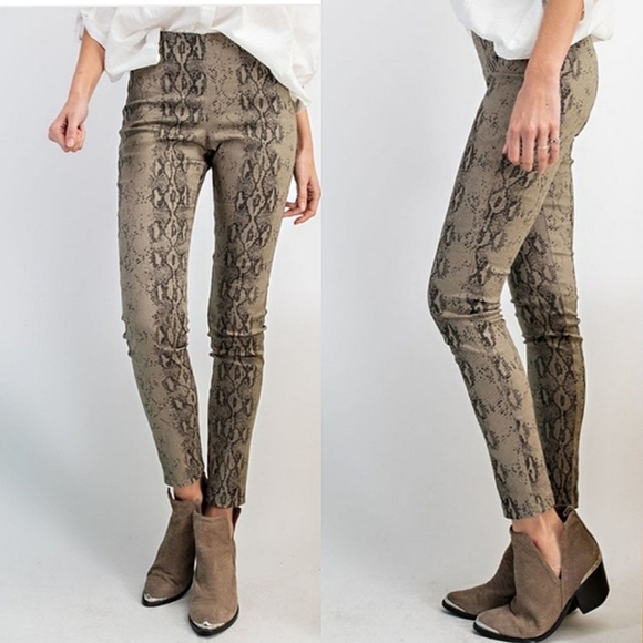 LOLAFREEBIRD Pants - 🆕🌿snake PRINT PANTS🌿